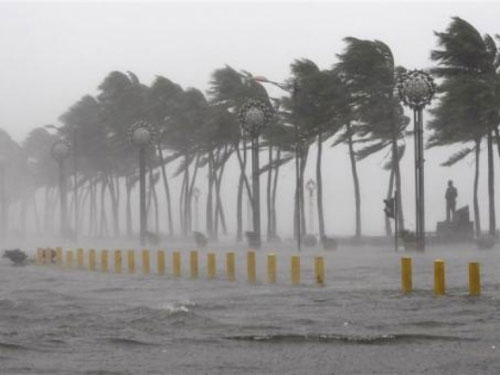 Philippines phải đối phó với khoảng 20 cơn bão mỗi năm, 
trong đó nhiều trận bão gây thiệt hại lớn về người.